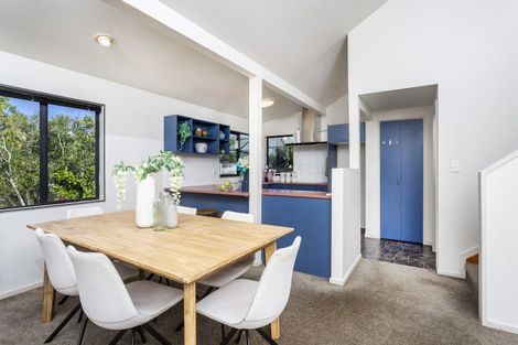 Photo of property in 6 Tokay Place, Huapai, Kumeu, 0810