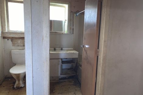 Photo of property in 16 Parrs Cross Road, Henderson, Auckland, 0612