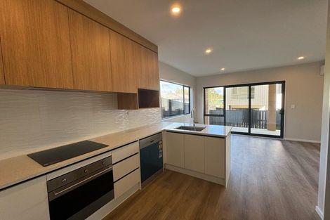 Photo of property in 2 Don Oliver Lane, Glen Eden, 0602