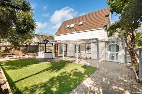 Photo of property in 11 James Evans Drive, Northcote, Auckland, 0627