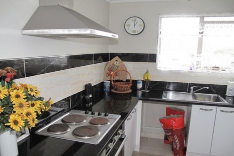 Photo of property in 2/11 Etherton Drive, Weymouth, Auckland, 2103