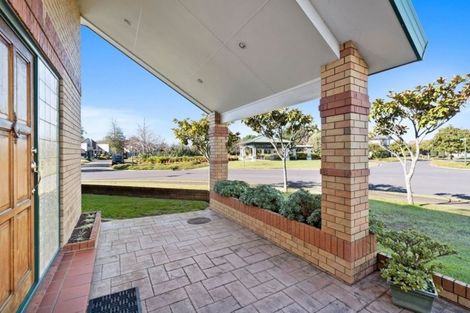 Photo of property in 8 Vinograd Drive, Te Atatu Peninsula, Auckland, 0610