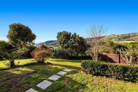 Photo of property in 5 Saint Benets Place, Tawa, Wellington, 5028