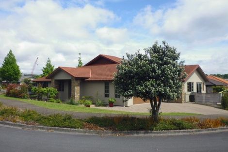 Photo of property in 1 Tarn Close, Pyes Pa, Tauranga, 3112