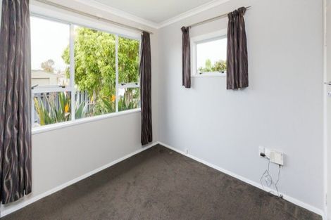 Photo of property in 4 Eton Place, Terrace End, Palmerston North, 4410