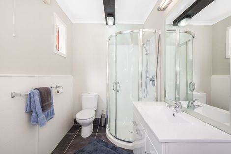 Photo of property in 5 Newnham Court, Tawa, Wellington, 5028