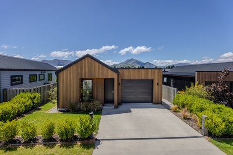 Photo of property in 42 Obelisk Street, Wanaka, 9305