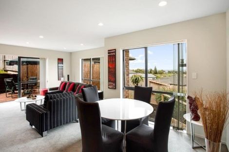 Photo of property in 21 Cityview Place, Massey, Auckland, 0614