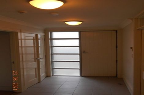 Photo of property in 10 Hawker Street, Mount Victoria, Wellington, 6011