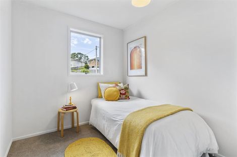 Photo of property in 2/3 Lambrown Drive, Totara Vale, Auckland, 0629