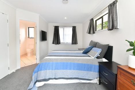 Photo of property in 66 Cabeleigh Drive, Helensville, 0800