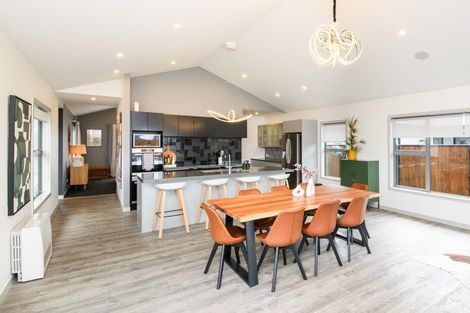 Photo of property in 10 Mediterranean Grove, Fitzherbert, Palmerston North, 4410