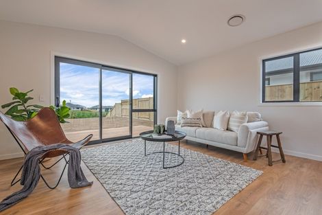 Photo of property in 45 Sardinia Grove, Fitzherbert, Palmerston North, 4410