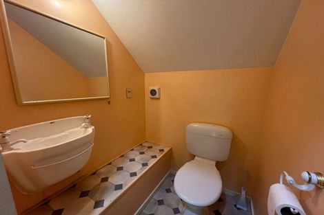 Photo of property in 2 Garland Terrace, Kelvin Heights, Queenstown, 9300