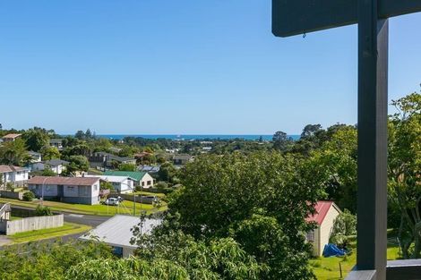 Photo of property in 3 Lindaver Grove, Merrilands, New Plymouth, 4312