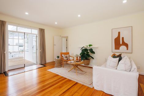 Photo of property in 215a Victoria Avenue, Hokowhitu, Palmerston North, 4410