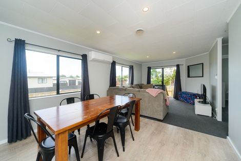 Photo of property in 17 Dahlstrom Grove, Kelvin Grove, Palmerston North, 4414