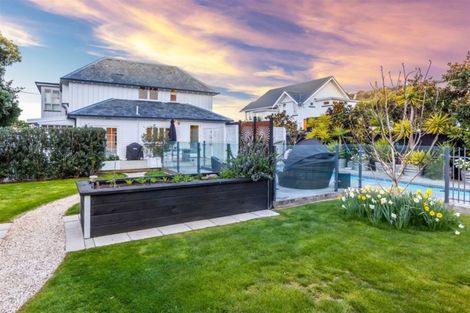 Photo of property in 100 Esplanade, Sumner, Christchurch, 8081