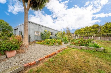 Photo of property in 72 Timaru Road, Waimate, 7924