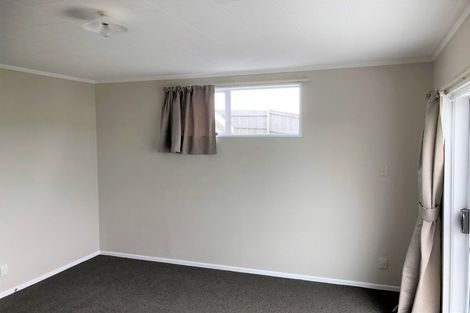 Photo of property in 2/47 Edgecombe Street, Newlands, Wellington, 6037