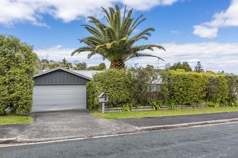 Photo of property in 24 Springtime Crescent, Stanmore Bay, Whangaparaoa, 0932