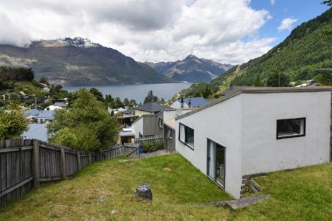 Photo of property in 5a Wye Place, Fernhill, Queenstown, 9300