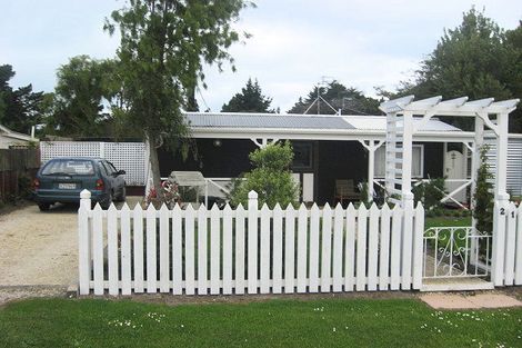 Photo of property in 21 Penfold Square, Leithfield, 7481