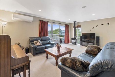 Photo of property in 31 Robbies Road, Shelly Park, Auckland, 2014