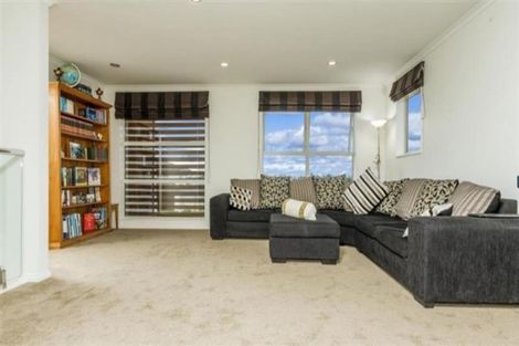 Photo of property in 4 Eastreef Court, Long Bay, Auckland, 0630