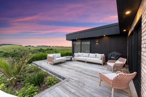 Photo of property in Tapuae, 26 Washer Road, Omata, New Plymouth, 4374