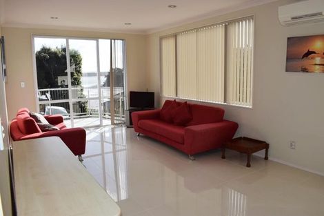 Photo of property in 97 Island Bay Road, Beach Haven, Auckland, 0626