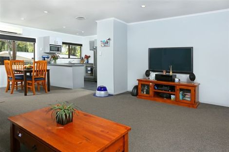 Photo of property in 5 Coey Place, Glen Eden, Auckland, 0602