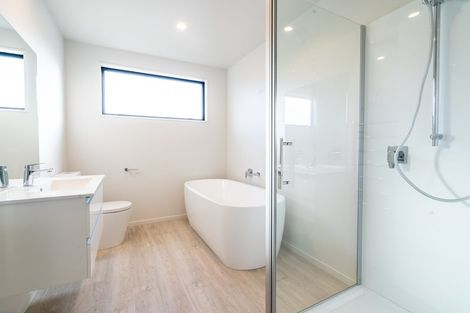 Photo of property in 2 Matakanui Lane, Wanaka, 9305