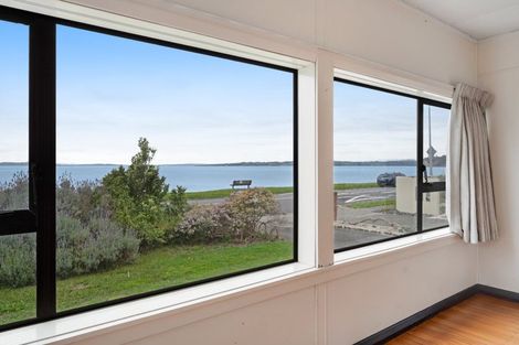 Photo of property in 9 The Esplanade, Eastern Beach, Auckland, 2012
