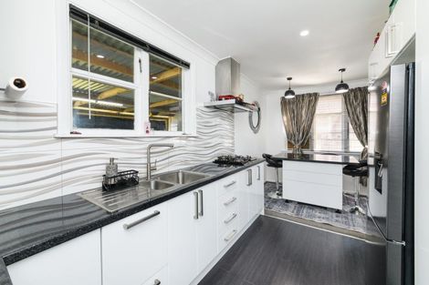 Photo of property in 30 Thames Street, Roslyn, Palmerston North, 4414