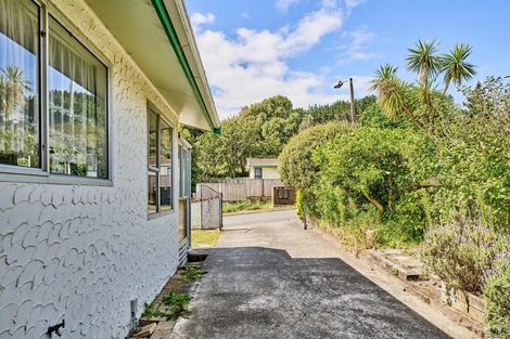 Photo of property in 5 Apple Terrace, Ranui, Porirua, 5024