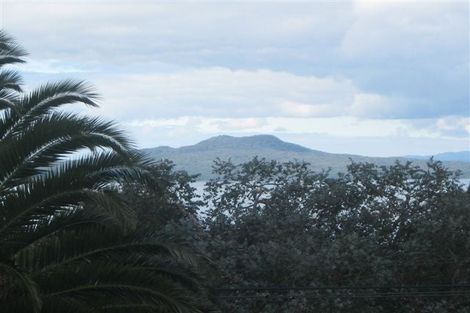 Photo of property in 11 Jellicoe Road, Murrays Bay, Auckland, 0630