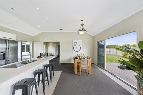 Photo of property in 162 Saint James Drive, Huntington, Hamilton, 3210