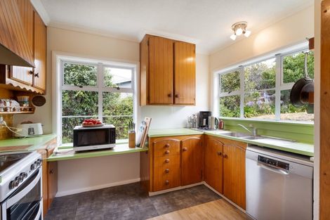 Photo of property in 37 Hampton Hill Road, Tawa, Wellington, 5028