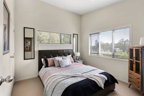 Photo of property in 10 Caledonia Place, Highlands Park, New Plymouth, 4312
