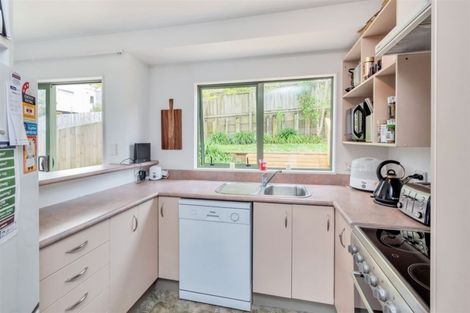 Photo of property in 121b Sunnyside Road, Sunnyvale, Auckland, 0612