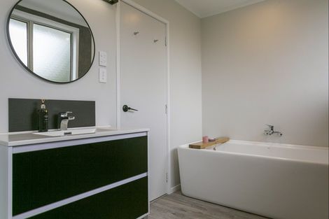 Photo of property in 96 Tamatea Road, Taupo, 3330