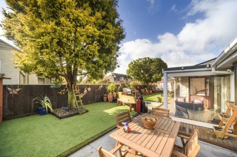 Photo of property in 12a Fraser Court, Roslyn, Palmerston North, 4414