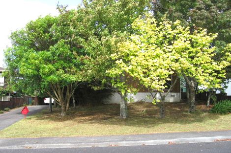 Photo of property in 9 Jenelin Road, Glendene, Auckland, 0602