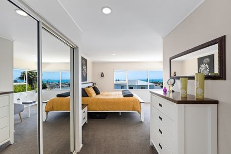 Photo of property in 13 Orewa Heights Crescent, Orewa, 0931