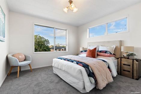 Photo of property in 10 Kereru Place, Half Moon Bay, Auckland, 2012