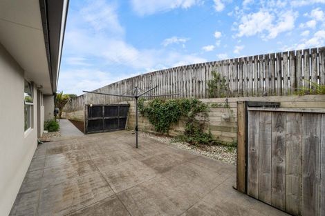 Photo of property in 4 Links Drive, Waiwhakaiho, New Plymouth, 4312