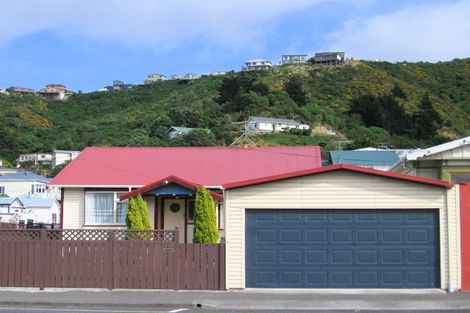 Photo of property in 60 Derwent Street, Island Bay, Wellington, 6023