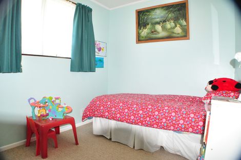 Photo of property in 129 Apollo Parade, Milson, Palmerston North, 4414