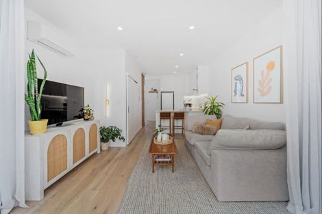 Photo of property in 6 Titoki Close, Matakana, Warkworth, 0985